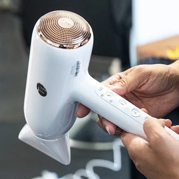 hair dryer temperature range