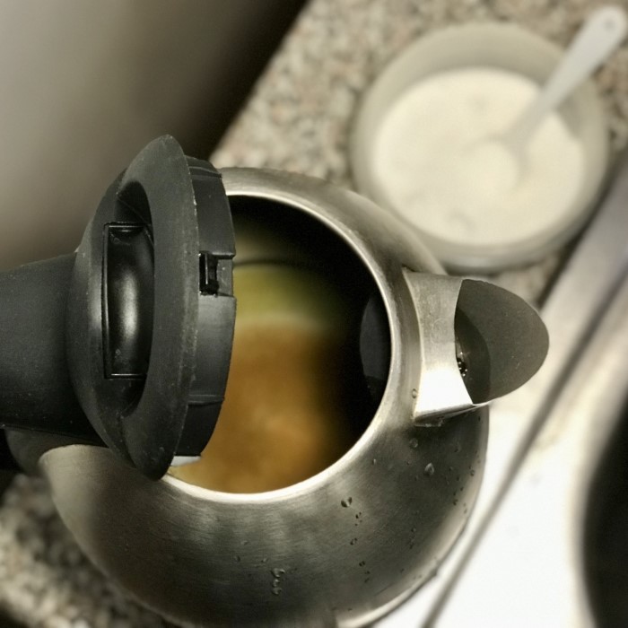 how to clean electric kettle