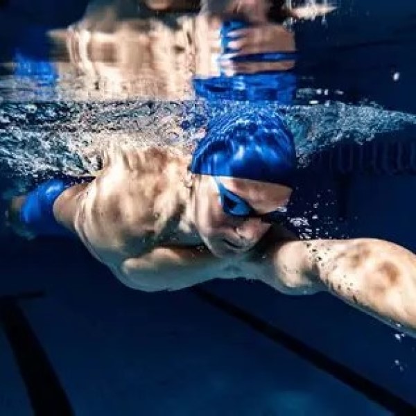 how many calories does swimming burn