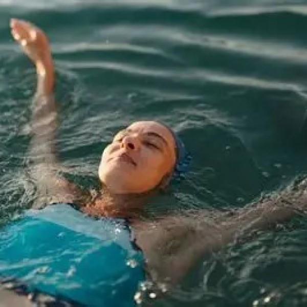 how many calories does swimming burn